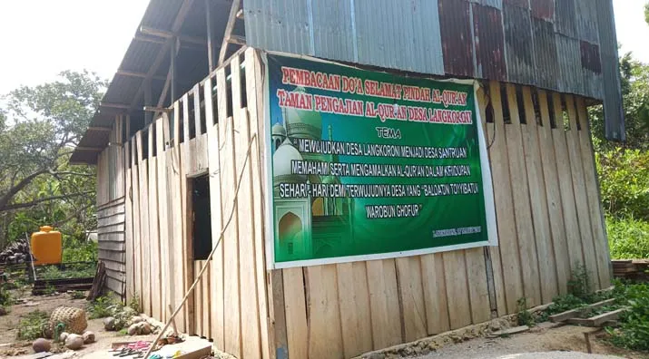 Perjuangan Anak-anak dan Lansia Belajar Alquran di Kampung Santri Langkoroni