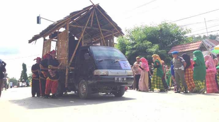 Begini Penampilan Berbagai Paguyuban di Pawai HUT Kendari