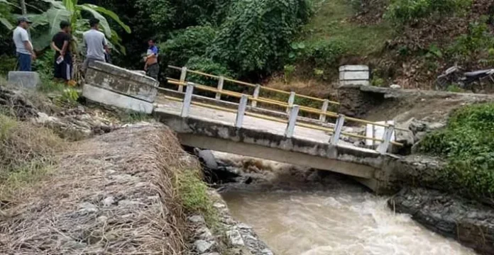 Hujan Lebat, Jembatan Penghubung Dua Desa di Kolut Amblas