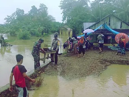Kapolres Konsel Intruksikan Seluruh Anggotanya Bantu Korban Banjir