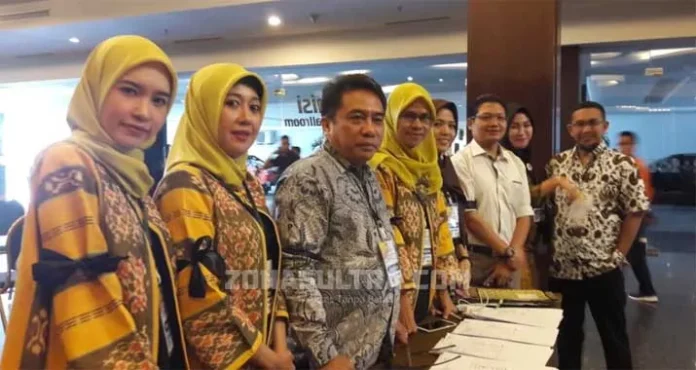 kpu sultra Berduka, Petugas KPU Sultra Pakai Pita Hitam di Lengan Saat Pleno