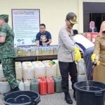 Polres Baubau Musnahkan Ribuan Liter Miras Polres Baubau Musnahkan Ribuan Liter Miras
