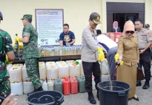 Polres Baubau Musnahkan Ribuan Liter Miras Polres Baubau Musnahkan Ribuan Liter Miras