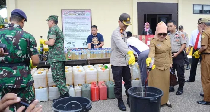 Polres Baubau Musnahkan Ribuan Liter Miras