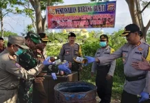 Kapolres Kolut Pimpin Pemusnahan Puluhan Liter Miras Kapolres Kolut Pimpin Pemusnahan Puluhan Liter Miras