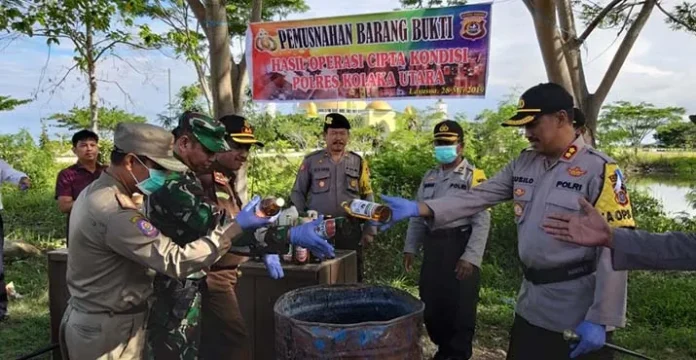 miras_kolut Kapolres Kolut Pimpin Pemusnahan Puluhan Liter Miras