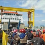 Ratusan Pemudik di Bombana Padati KMP Bontoharu Ratusan Pemudik di Bombana Padati KMP Bontoharu