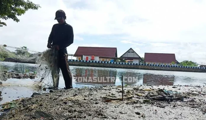 muna 1 Kisah Suardi, Mengais Rezeki di Aliran Limbah Perumahan