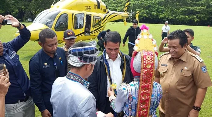 Sempat Batal, Mentan Akhirnya Mendarat di Muna Pakai Helikopter