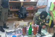Pemkot Kendari Sita Puluhan Botol Minuman Beralkohol Tak Berlabel Pemkot Kendari Sita Puluhan Botol Minuman Beralkohol Tak Berlabel