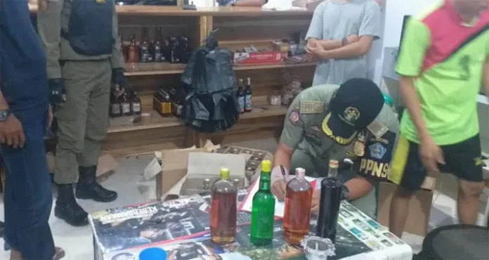 Pemkot Kendari Sita Puluhan Botol Minuman Beralkohol Tak Berlabel