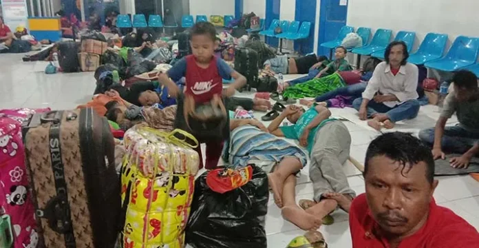 Jadwal Kapal Pelni Berubah, Pemudik Nginap di Pelabuhan Murhum