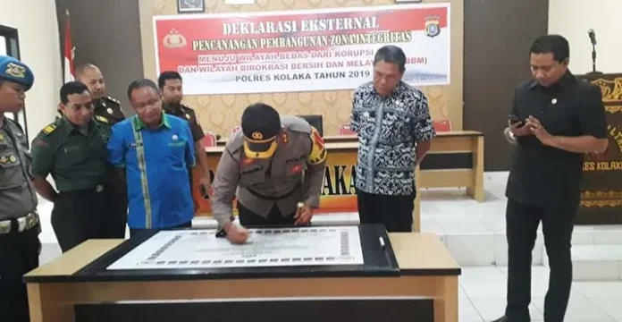 penandatangan_kolaka Polres Kolaka Deklarasi Zona Integritas Bebas Korupsi