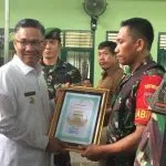 Tangkap Pelaku Penculikan, Wali Kota Kendari Beri Piagam Penghargaan 64 Babinsa Tangkap Pelaku Penculikan, Wali Kota Kendari Beri Piagam Penghargaan 64 Babinsa