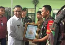 Tangkap Pelaku Penculikan, Wali Kota Kendari Beri Piagam Penghargaan 64 Babinsa Tangkap Pelaku Penculikan, Wali Kota Kendari Beri Piagam Penghargaan 64 Babinsa