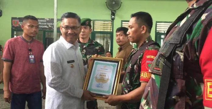 Tangkap Pelaku Penculikan, Wali Kota Kendari Beri Piagam Penghargaan 64 Babinsa