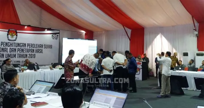 Selisih 222 Suara, Dua Calon DPD Sultra Ini Berdebat Saat Pleno