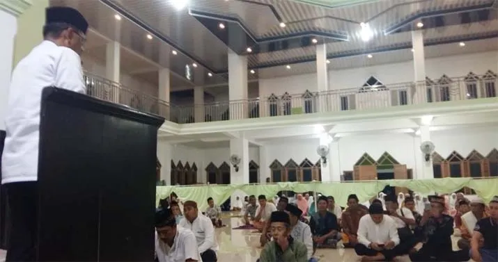 Gelar Safari Ramadan, Bupati Kolut Mengajak Pentingnya Perbaikan Diri