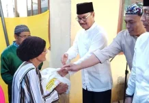 Safari Ramadan di Kolono Timur, Pemda Konsel Bagikan 150 Paket Sembako