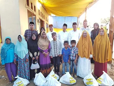 Safari Ramadan di Kolono Timur, Pemda Konsel Bagikan 150 Paket Sembako