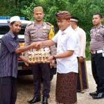 Sedekah Lintas Agama, Cara Polres Baubau Santuni Kaum Dhuafa Sedekah Lintas Agama, Cara Polres Baubau Santuni Kaum Dhuafa
