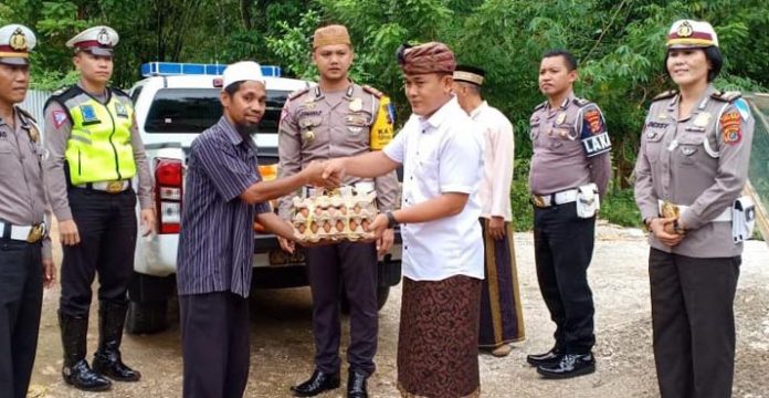 Sedekah Lintas Agama, Cara Polres Baubau Santuni Kaum Dhuafa