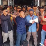 Polemik Usulan Calon Wakil Sulkarnain, Massa Segel Kantor Wali Kota Kendari Polemik Usulan Calon Wakil Sulkarnain, Massa Segel Kantor Wali Kota Kendari