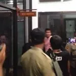 Pastikan Tak Ada Aktivitas, Massa Sweeping Ruang Kerja Wali Kota Kendari Pastikan Tak Ada Aktivitas, Massa Sweeping Ruang Kerja Wali Kota Kendari