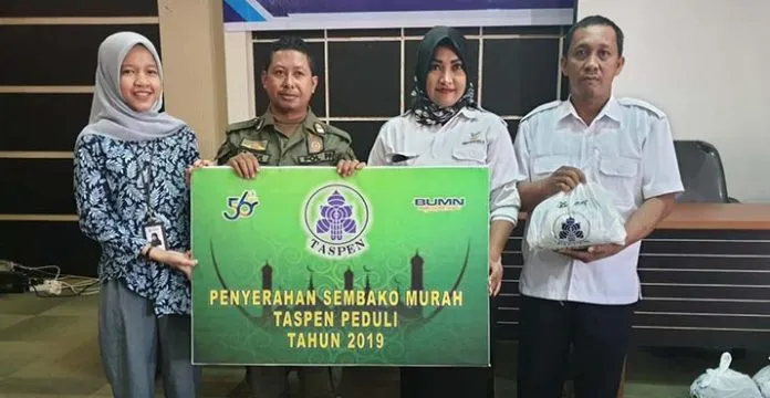 sembako_murah_taspen PT Taspen Bagikan 430 Paket Sembako Murah di Kendari dan Kolaka