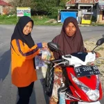 OSIS SMAN 1 Tiworo Tengah Bagikan Takjil Gratis OSIS SMAN 1 Tiworo Tengah Bagikan Takjil Gratis