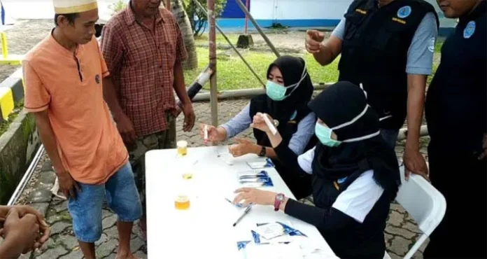 Hari Pertama Operasi Ketupat, Sejumlah Sopir Bus di Kolaka Jalani Tes Urine