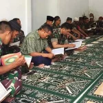 Tadarus Jadi Rutinitas Prajurit Kodim 1417 Kendari Selama Ramadan Tadarus yang dilakukan para prajurit setiap hari selepas salat Zuhur atau Jumat.