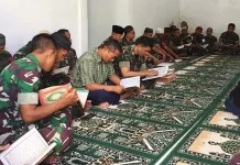 Tadarus Jadi Rutinitas Prajurit Kodim 1417 Kendari Selama Ramadan Tadarus yang dilakukan para prajurit setiap hari selepas salat Zuhur atau Jumat.