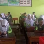 MTsN 1 Kendari Ujian Akhir Semester Gunakan Gadget MTsN 1 Kendari Ujian Akhir Semester Gunakan Gadget