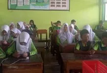 MTsN 1 Kendari Ujian Akhir Semester Gunakan Gadget MTsN 1 Kendari Ujian Akhir Semester Gunakan Gadget