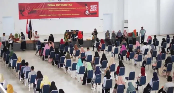 Ratusan Calon Maba Ikut Ujian Tes Tertulis di Poltekkes Kendari