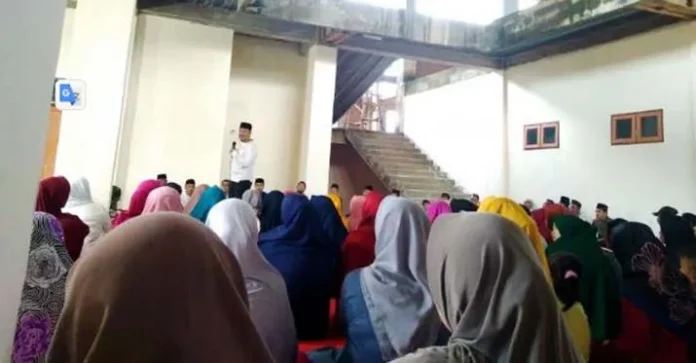 USN Kolaka Buka Puasa Bersama Masyarakat Desa Popalia