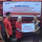 Telkom Serahkan Bantuan Peduli Banjir di Sultra