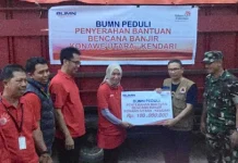 Telkom Serahkan Bantuan Peduli Banjir di Sultra