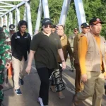 Agista Turun Langsung Bantu Korban Banjir di Konut Agista Turun Langsung Bantu Korban Banjir di Konut