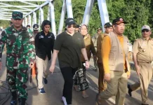 Agista Turun Langsung Bantu Korban Banjir di Konut Agista Turun Langsung Bantu Korban Banjir di Konut