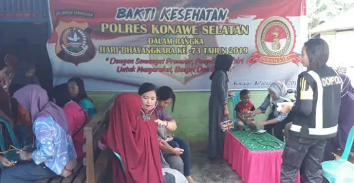 Peringati HUT Bhayangkara ke-73, Polres Konsel Gelar Baksos Bantu Korban Banjir