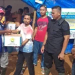 Pondok Pengajian Nurul Anwar Kendari Kirim Satu Truk Bantuan Korban Banjir Pondok Pengajian Nurul Anwar Kendari Kirim Satu Truk Bantuan Korban Banjir
