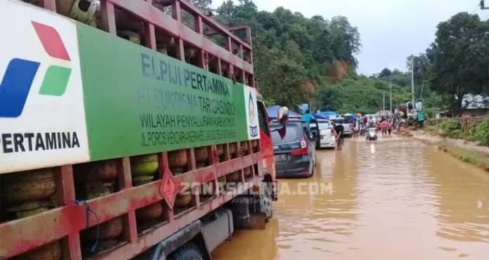 banjir konut pertamina 560 Tabung LPG dan Puluhan Kl BBM Dikirim ke Konut