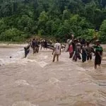 Korban Banjir Uluiwoi-Ueesi Kekurangan Gas Elpiji, Masak Gunakan Kayu Basah Korban Banjir Uluiwoi-Ueesi Kekurangan Gas Elpiji, Masak Gunakan Kayu Basah