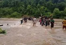 Korban Banjir Uluiwoi-Ueesi Kekurangan Gas Elpiji, Masak Gunakan Kayu Basah Korban Banjir Uluiwoi-Ueesi Kekurangan Gas Elpiji, Masak Gunakan Kayu Basah