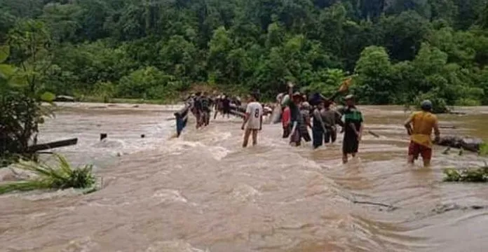 Korban Banjir Uluiwoi-Ueesi Kekurangan Gas Elpiji, Masak Gunakan Kayu Basah