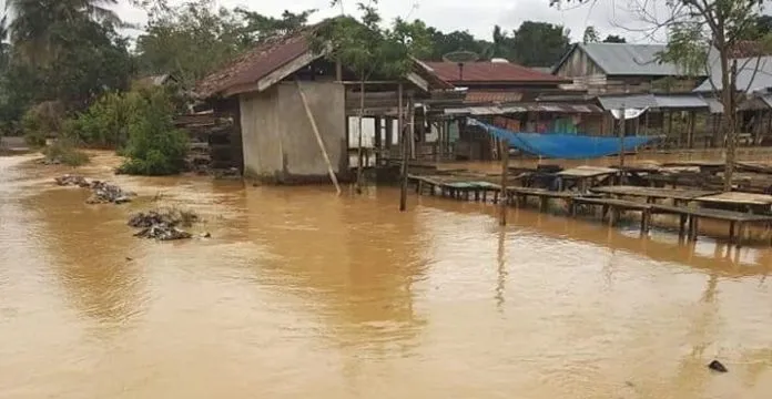 Rumah Warga Desa Gunung Jaya Koltim Terendam Banjir