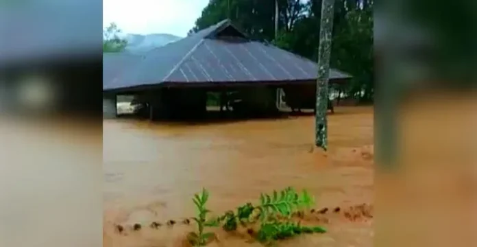 banjir_konut_rumah_hanyut Banjir Kembali Terjang Konut, 50 Rumah Terendam, Satu Hanyut