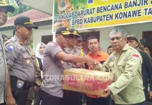 Polda Sultra Bantu Empat Truk Sembako untuk Korban Banjir Konawe Polda Sultra Bantu Empat Truk Sembako untuk Korban Banjir Konawe